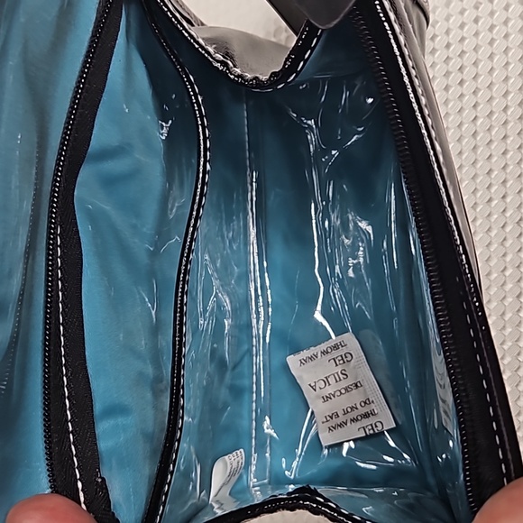 CLAVA WELLIE COSMETIC POUCH NWT IN BLACK - Picture 6 of 9